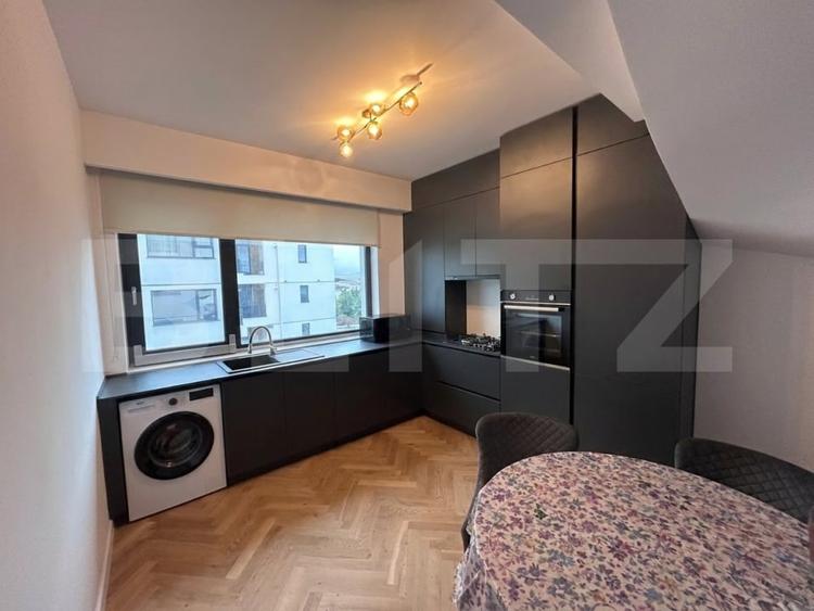 Apartament cu 3 camere decomandat, mobilat în Central