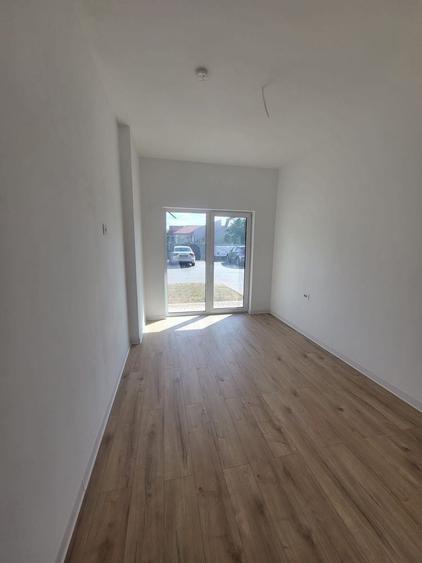 Apartament cu 3 camere semidecomandat în Nufărul