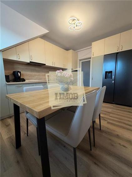 Apartament cu 4 camere decomandat în Piața Cluj