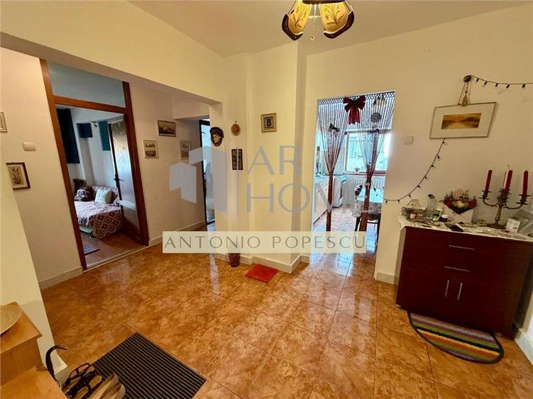 Apartament cu 4 camere decomandat în Ultracentral