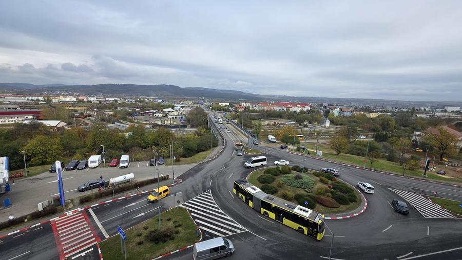 Apartament cu 3 camere decomandat, mobilat în Vasile Aaron