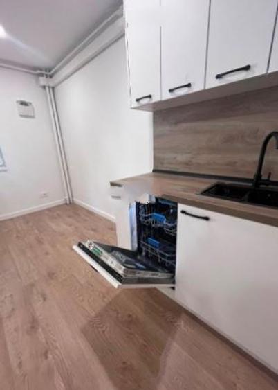 Apartament cu 2 camere semidecomandat, mobilat în Brâncoveanu
