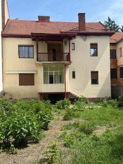 Casă cu 4 camere cu Teren 700 Mp în Central