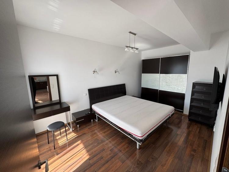 Apartament cu 2 camere semidecomandat, mobilat în Plopilor