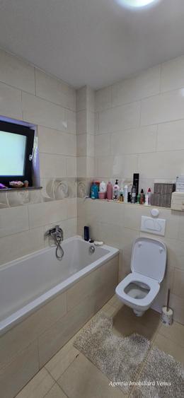 Casă individuală cu 5 camere cu Teren 500 Mp în Central