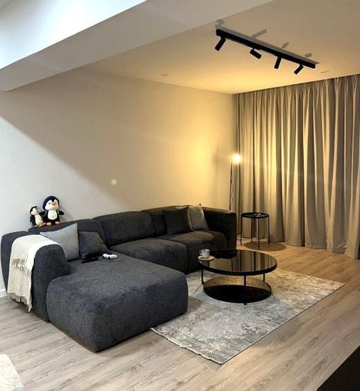 Apartament cu 3 camere semidecomandat, mobilat în Pipera