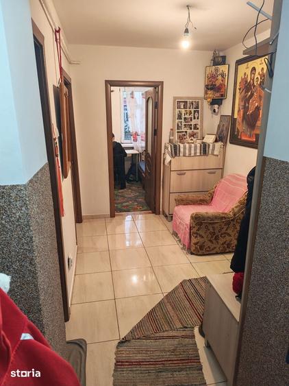 Apartament cu 4 camere semidecomandat în Central