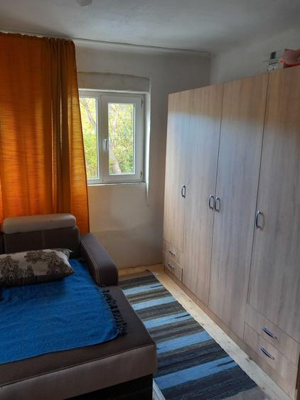 Casă cu 2 camere decomandat în Soroștin