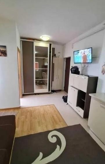 Apartament cu 2 camere semidecomandat, mobilat în Bucium