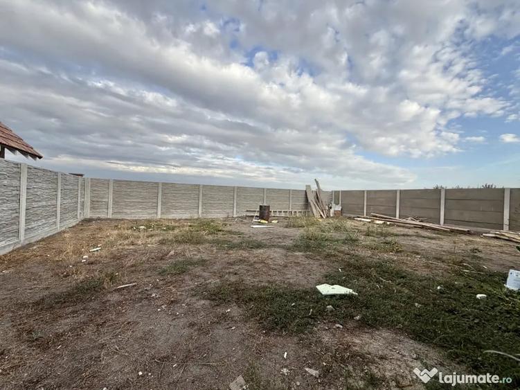 Casă cu 4 camere cu Teren 533 Mp în Sânmihaiu Român