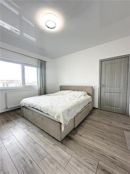 Apartament cu 3 camere semidecomandat, mobilat în Nord