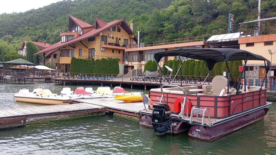 Hotel/Pensiune, de 15 mp, în Dubova