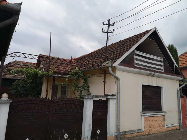 Casă cu 3 camere în Aleșd