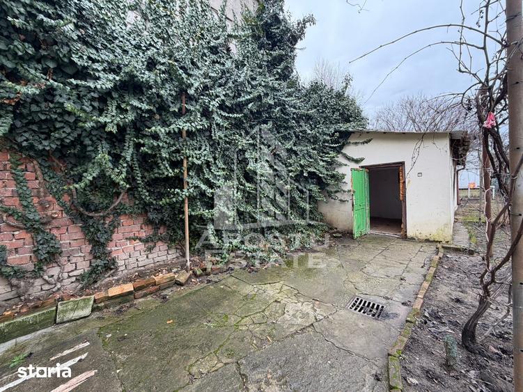 Casă cu 2 camere cu Teren 300 Mp în Girocului