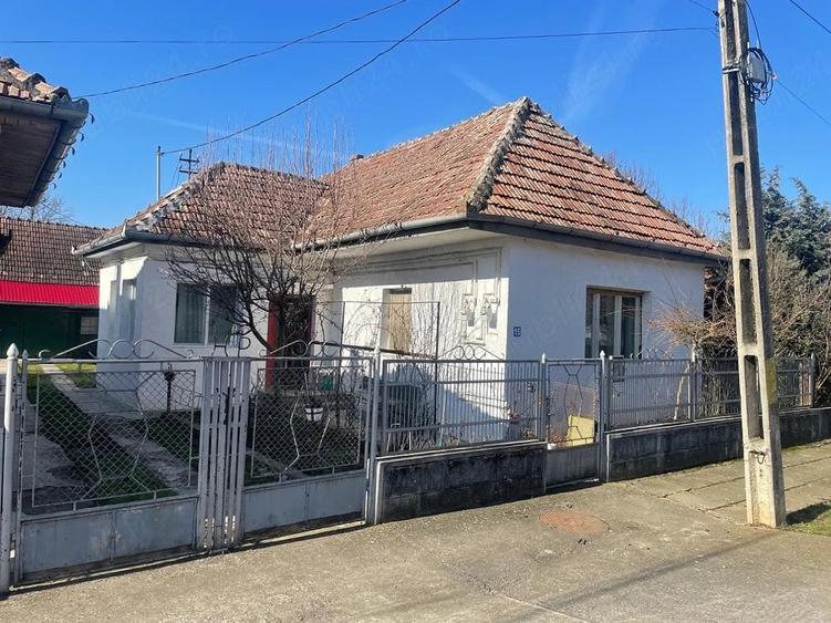 Casă cu 2 camere cu Teren 899 Mp în Central