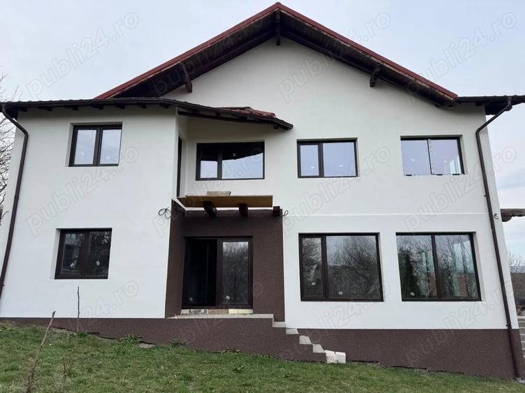 Casă cu 6 camere în Breaza de Sus