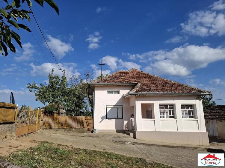 Casă cu 3 camere în Cuța
