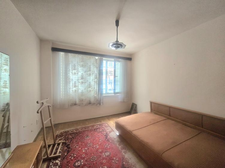 Apartament cu 2 camere semidecomandat în Hristo Botev