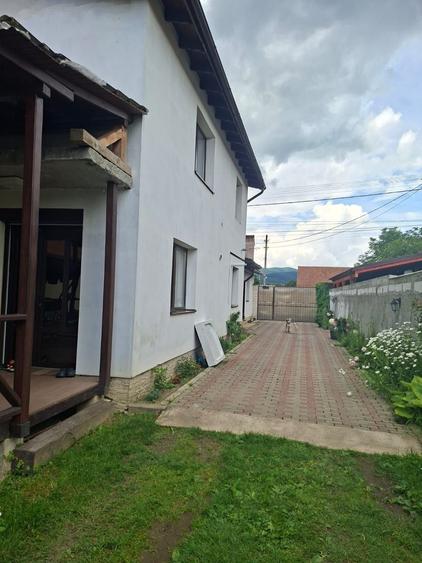 Casă cu 4 camere cu Teren 650 Mp în Vulcan
