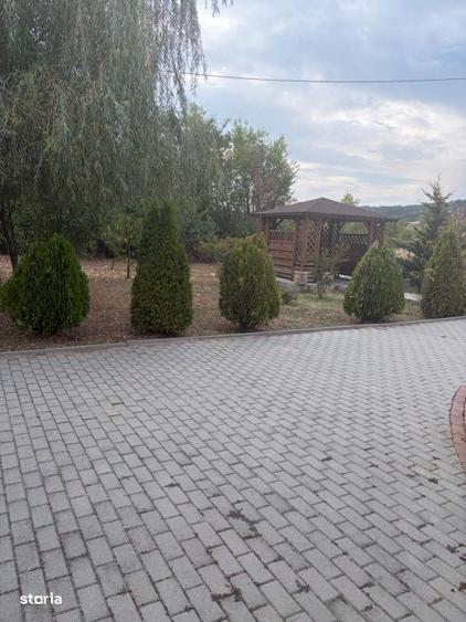 Casă cu 3 camere în Stoicești