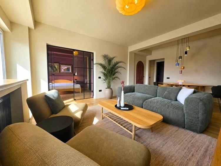 Apartament cu 3 camere semidecomandat, mobilat în Calea Victoriei