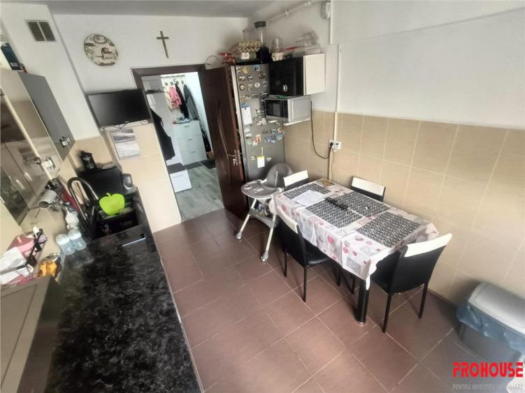 Apartament cu 3 camere decomandat în Mioriței