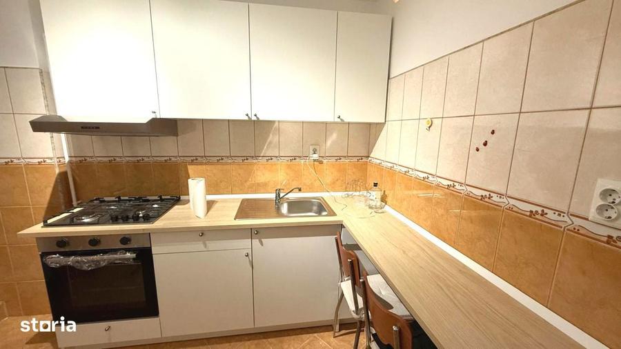 Apartament cu 3 camere semidecomandat în Grivița