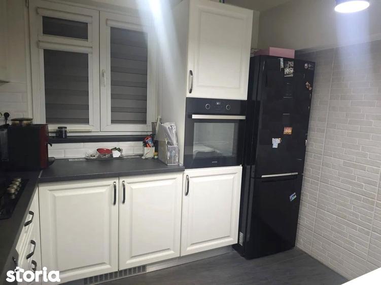 Apartament cu 3 camere decomandat, mobilat în Decebal