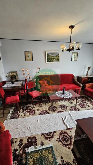 Apartament cu 3 camere decomandat în Est