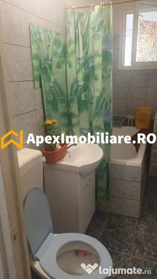 Garsonieră decomandată în Titan