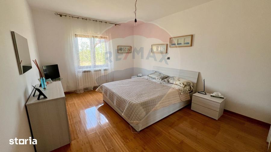 Casă cu 4 camere cu Teren 4151 Mp în Târgu Bujor