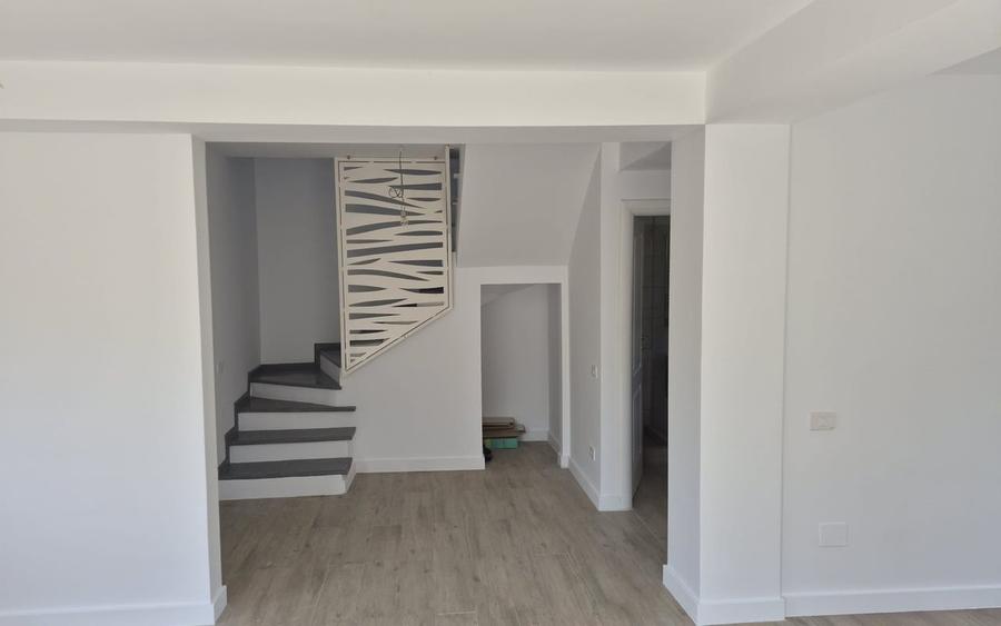 Duplex cu 4 camere cu Canalizare în Odăi