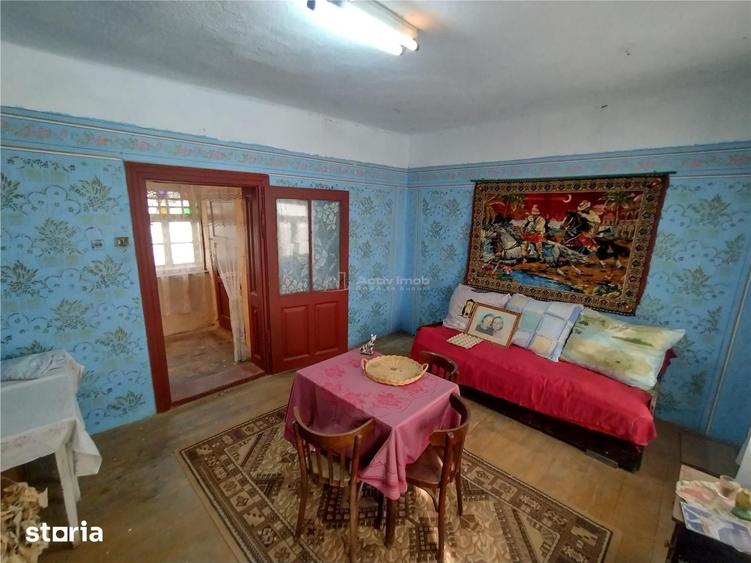 Casă cu 7 camere cu Teren 546 Mp în Socol