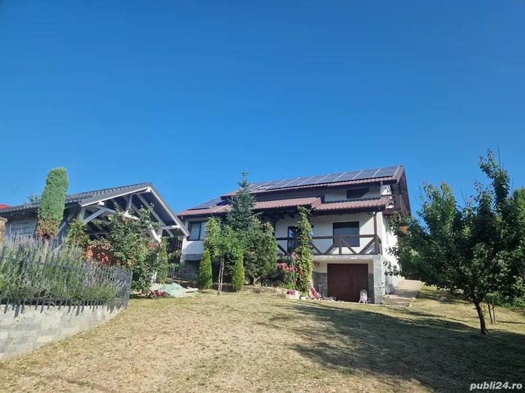 Casă cu 5 camere în Nucșoara de Jos