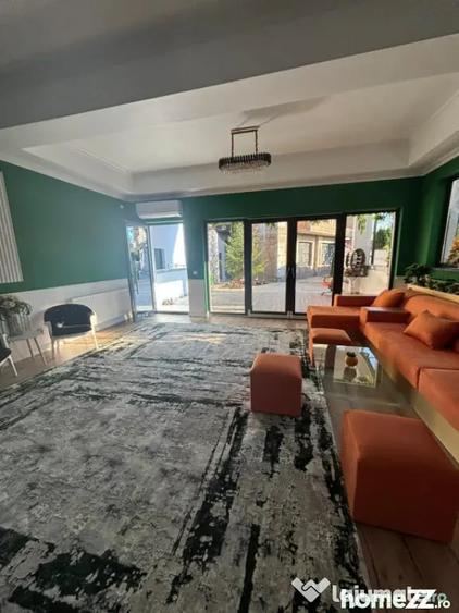 Casă cu 7 camere cu Teren 715 Mp în Central