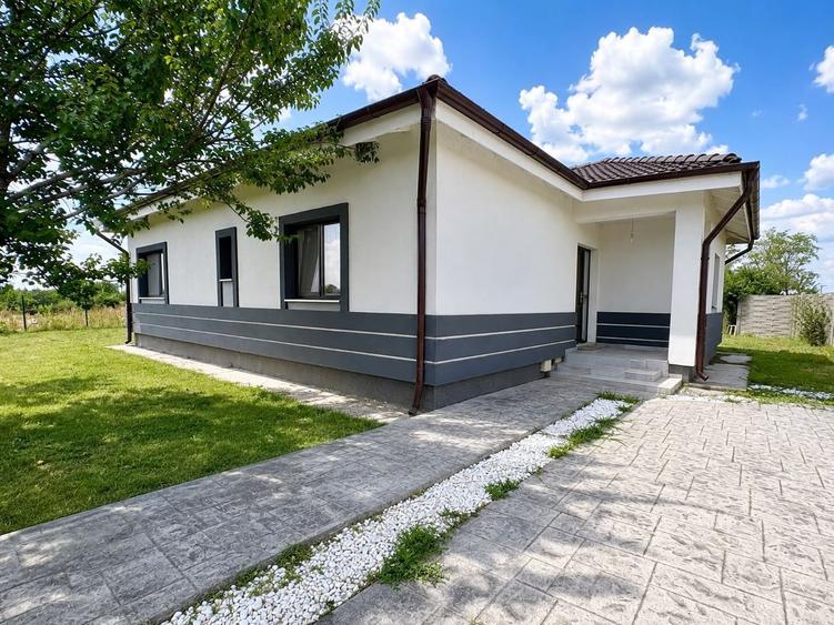 Casă individuală cu 4 camere cu Canalizare în Moșnița Nouă