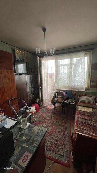 Apartament cu 3 camere semidecomandat în Gara de Nord