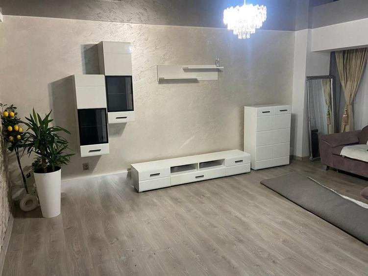 Apartament cu 4 camere decomandat în Micro 14