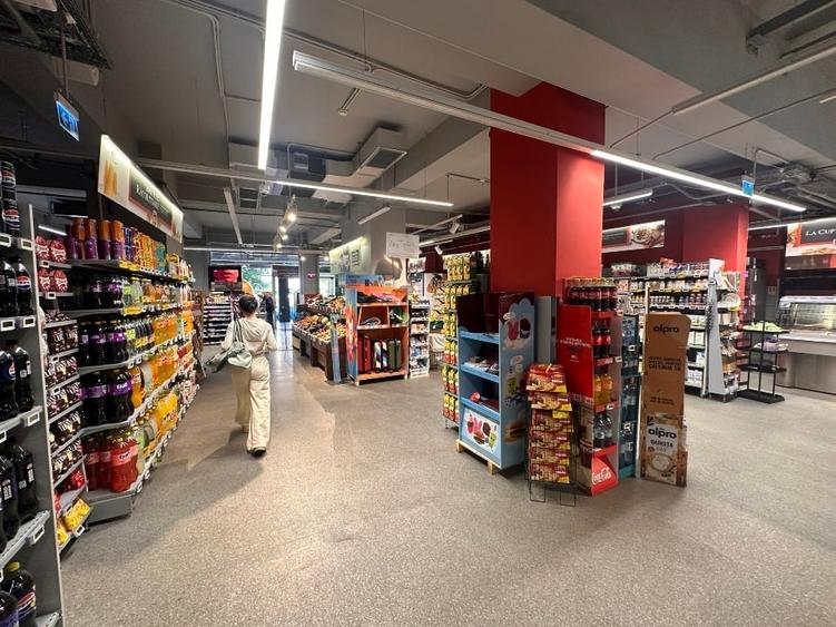 Spațiu comercial, de 812 mp, în Republicii