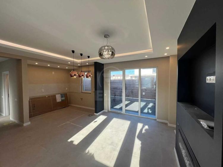 Duplex cu 4 camere cu Canalizare în Florești
