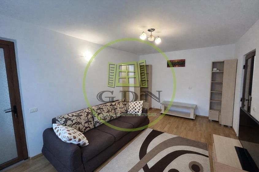 Apartament cu 2 camere semidecomandat, mobilat în Pajura