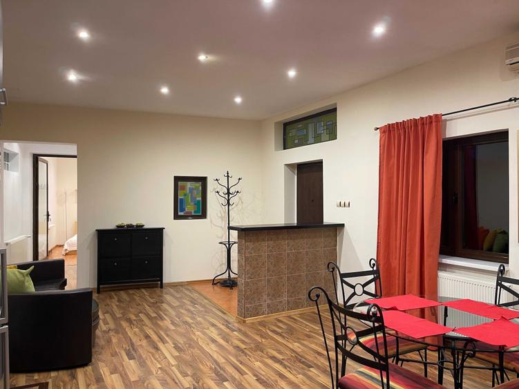 Casă cu 3 camere cu Teren 500 Mp în Central