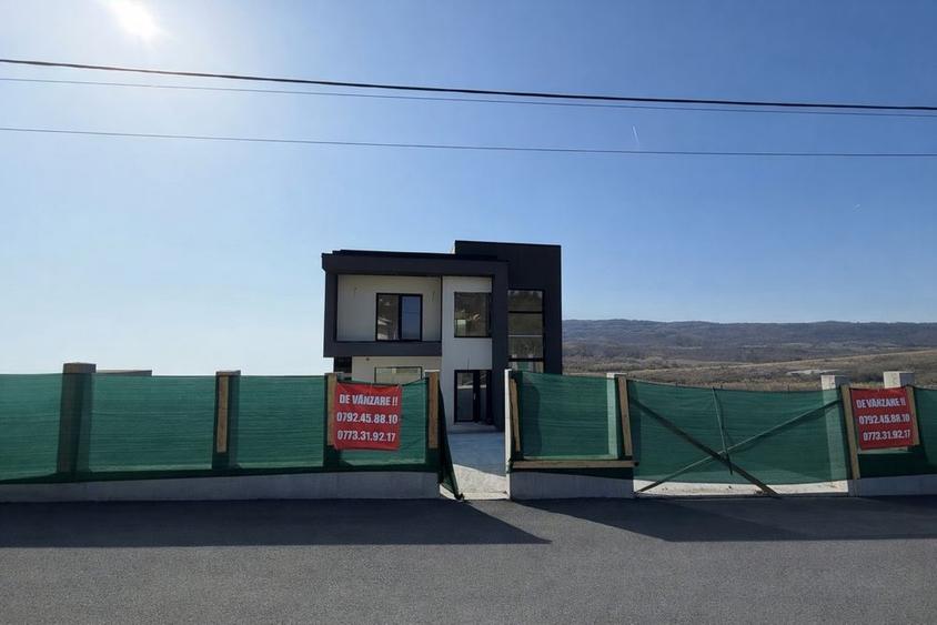 Casă cu 4 camere în Central