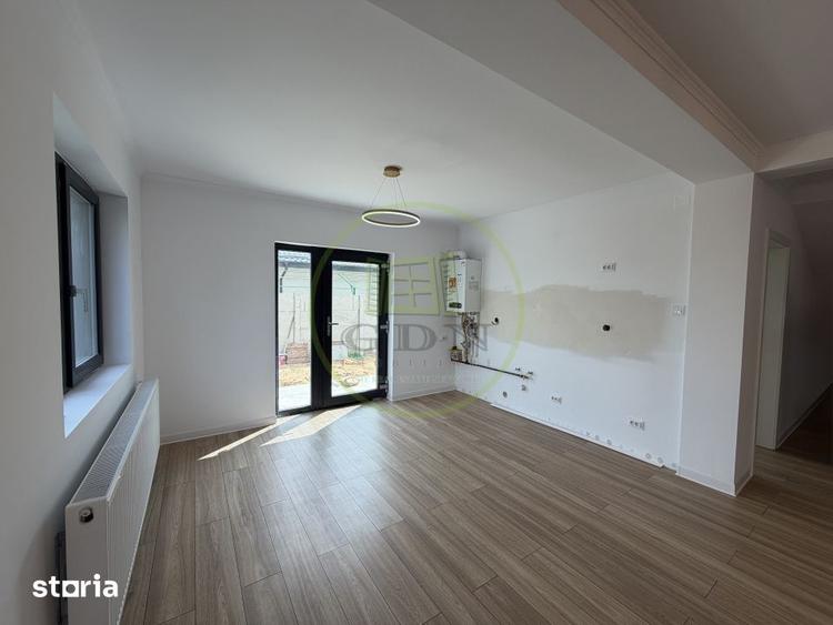 Casă cu 5 camere cu Teren 328 Mp în Cârcea