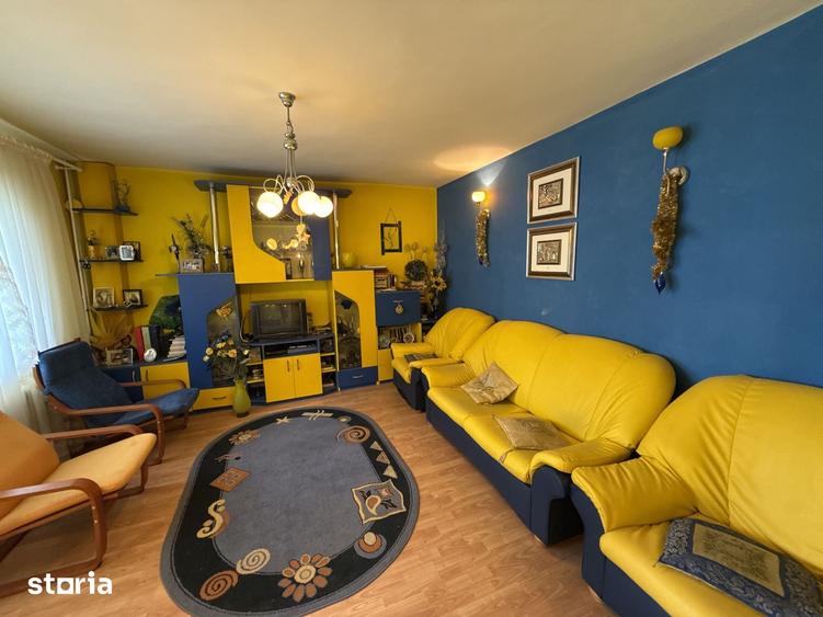 Apartament cu 5 camere decomandat în Exterior Vest