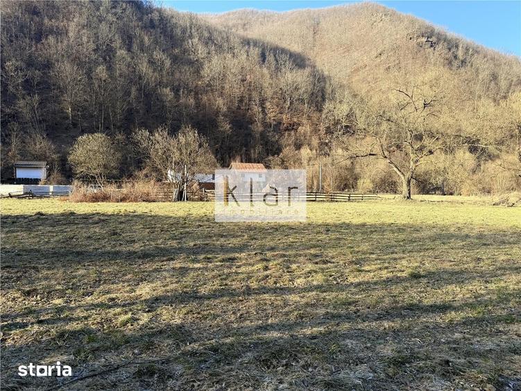 Teren de 1100 mp, în Gilău