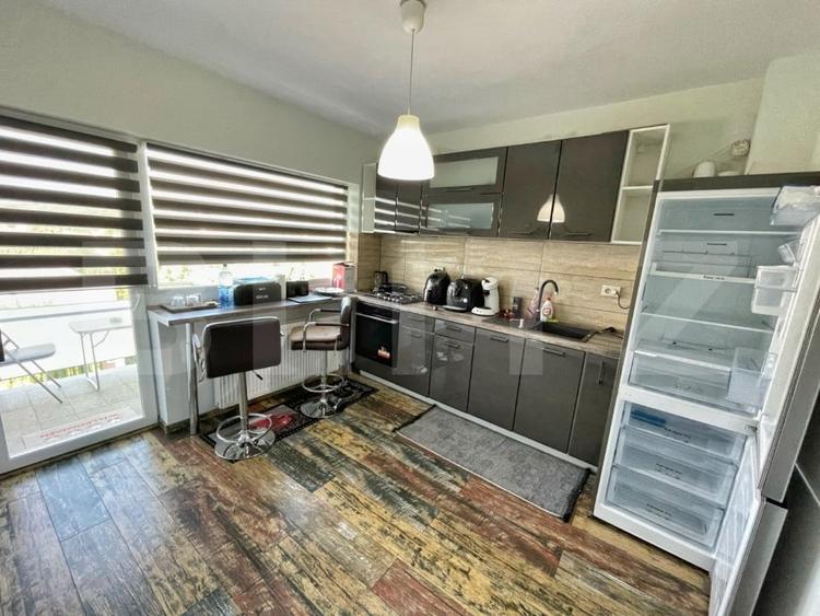 Apartament cu 3 camere semidecomandat, mobilat în Plaiul Vulcanești