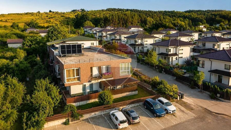Apartament cu 3 camere decomandat în Bucium