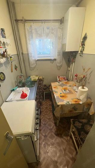 Apartament cu 3 camere semidecomandat în Cetate