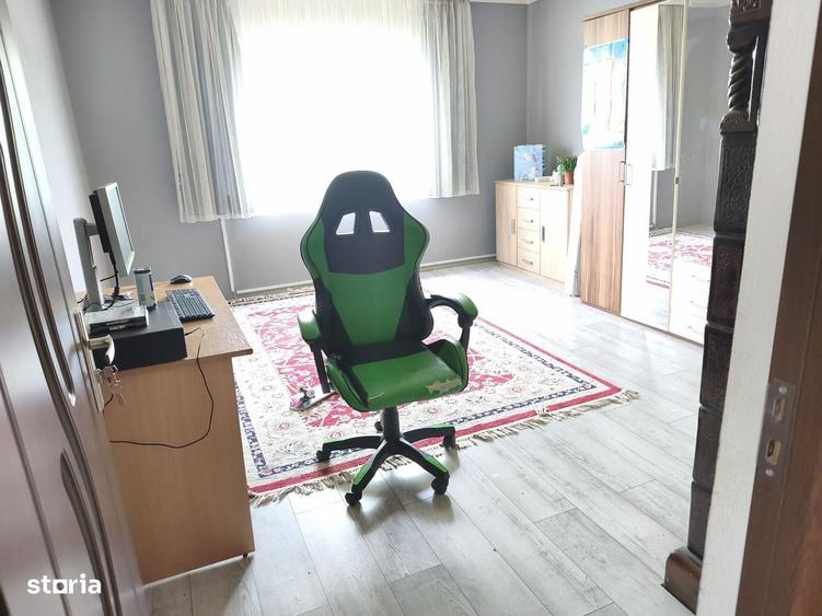 Casă cu 4 camere cu Teren 100 Mp în Central